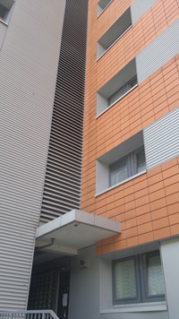 Hochhaus-Fassade nach Beschichtung